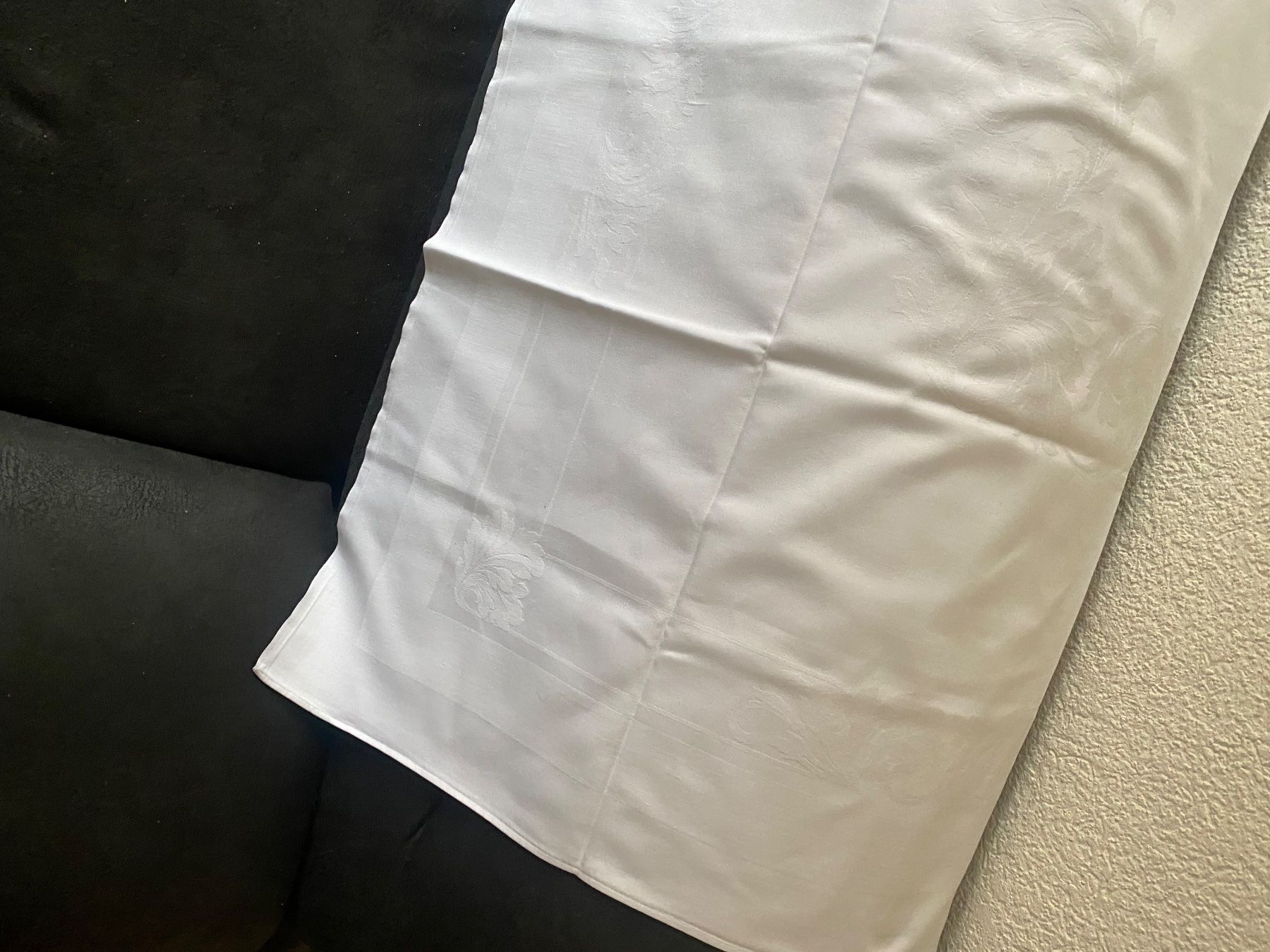 Altra biancheria da tavola: Tischdecke  weiss mit feinem Muster – Usato da Allenwinden venduto da Obalu