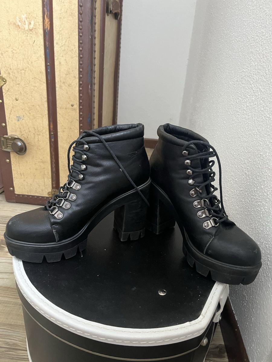 Scarpe da donna: Stivaletti neri Bata con  tacco. – Usato da Novaggio venduto da Sabi-Pearl 1