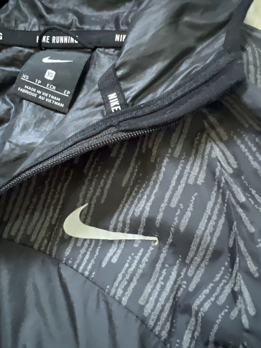 Nike Giacche: Veste Nike running – Usato da Vauffelin venduto da lia_957c 1