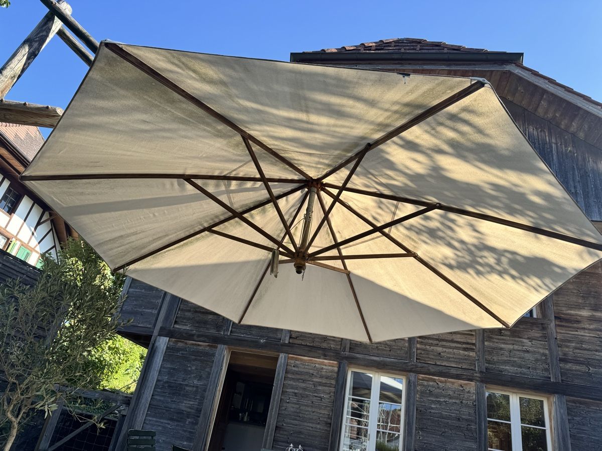 Ombrelloni: Sonnenschirm 4m mit Holzgestell – Usato da Langenthal venduto da Marki2 3