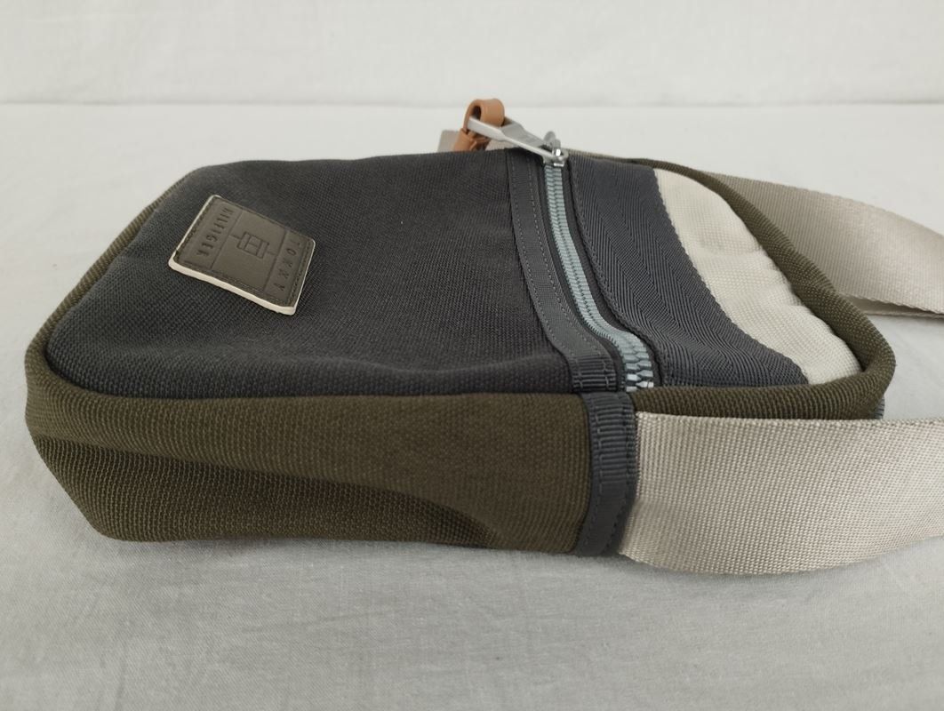 Tommy Hilfiger Taschen: TOMMY HILFIGER Umhängetasche – Gebraucht aus Schübelbach von Restwert_Schubelbach 3