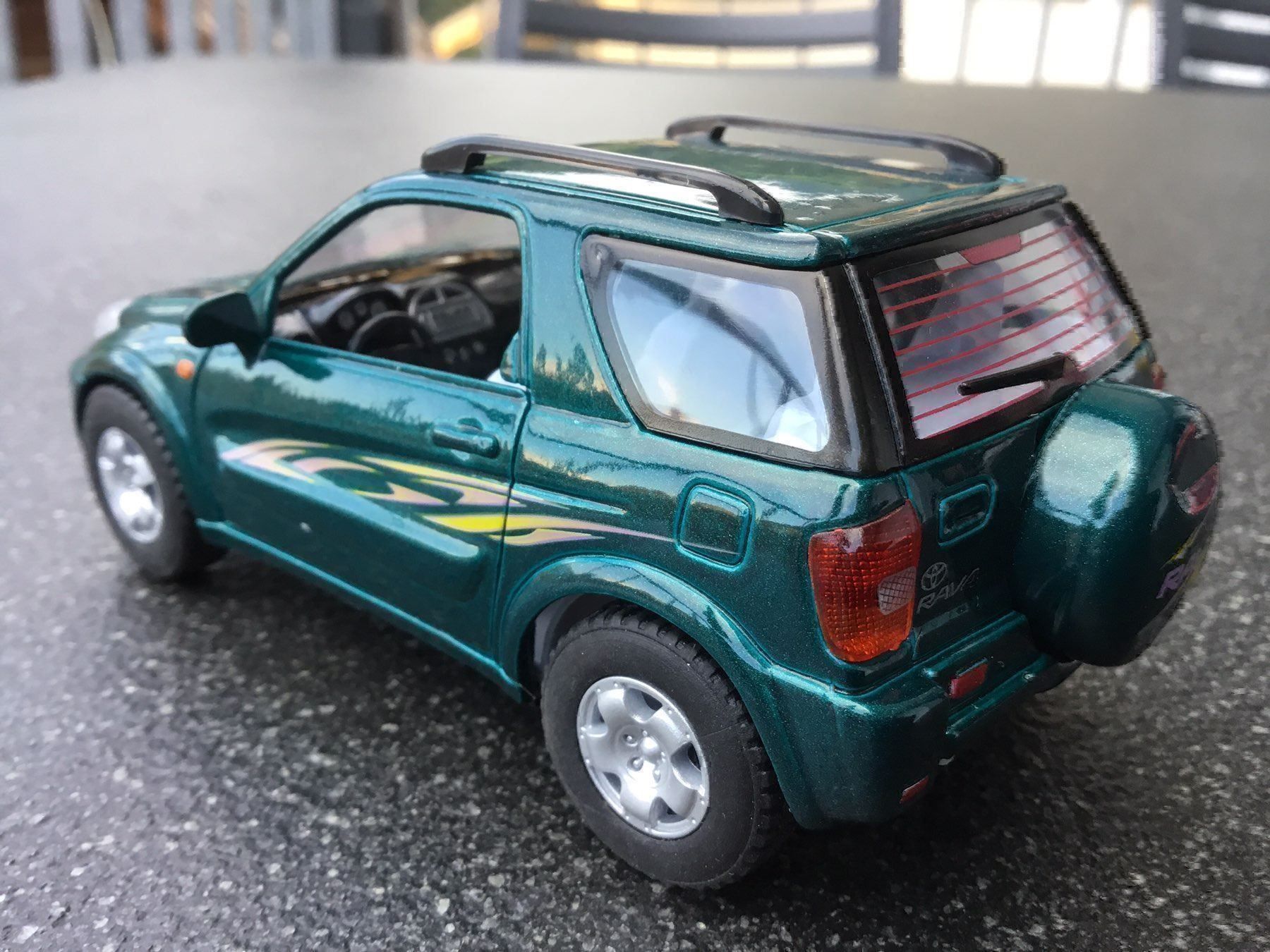 Toyota Modellini d'auto: Toyota RAV 4 – Nuovo (secondo la descrizione) da Erlenbach im Simmental venduto da Model_box 3