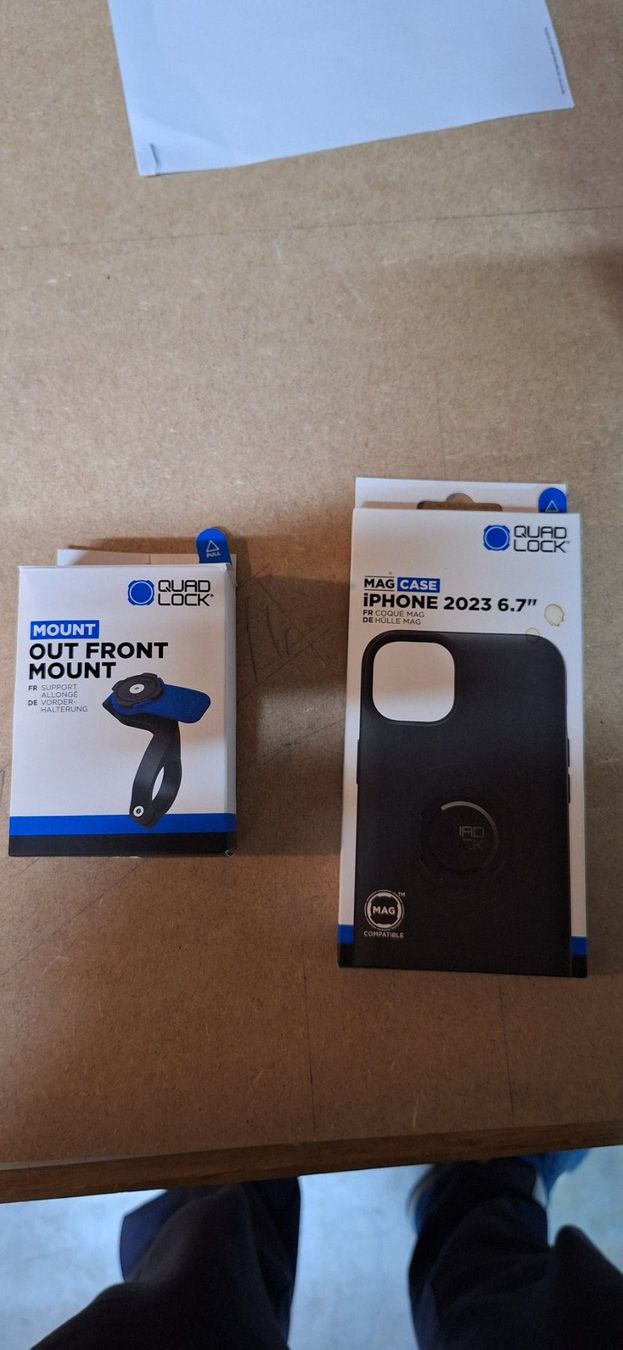 Quad Lock Coques & Protection écran: Quad Lock Front Mount Vélo + Iphone 2023 case – Neuf (Voir description) à Chesalles-sur-Oron par DarkFight36