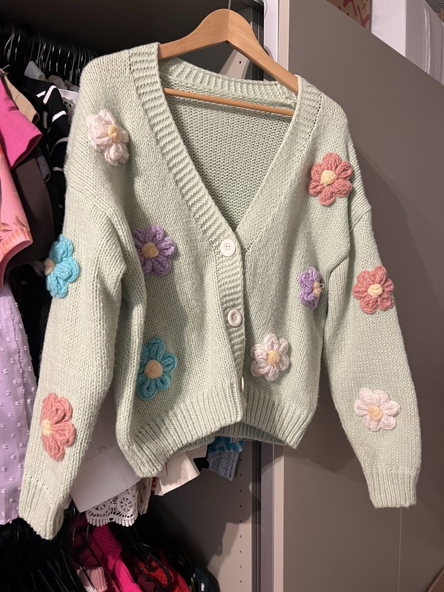 Giacche: Damen Strickjacke mint Blumenapplikationen – Usato da Zürich venduto da R1908