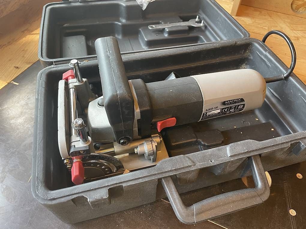 Toutes les machines: Rainureuse Lamelleuse Matrix  Avec coffret – D'occasion à blonay par shouldhave