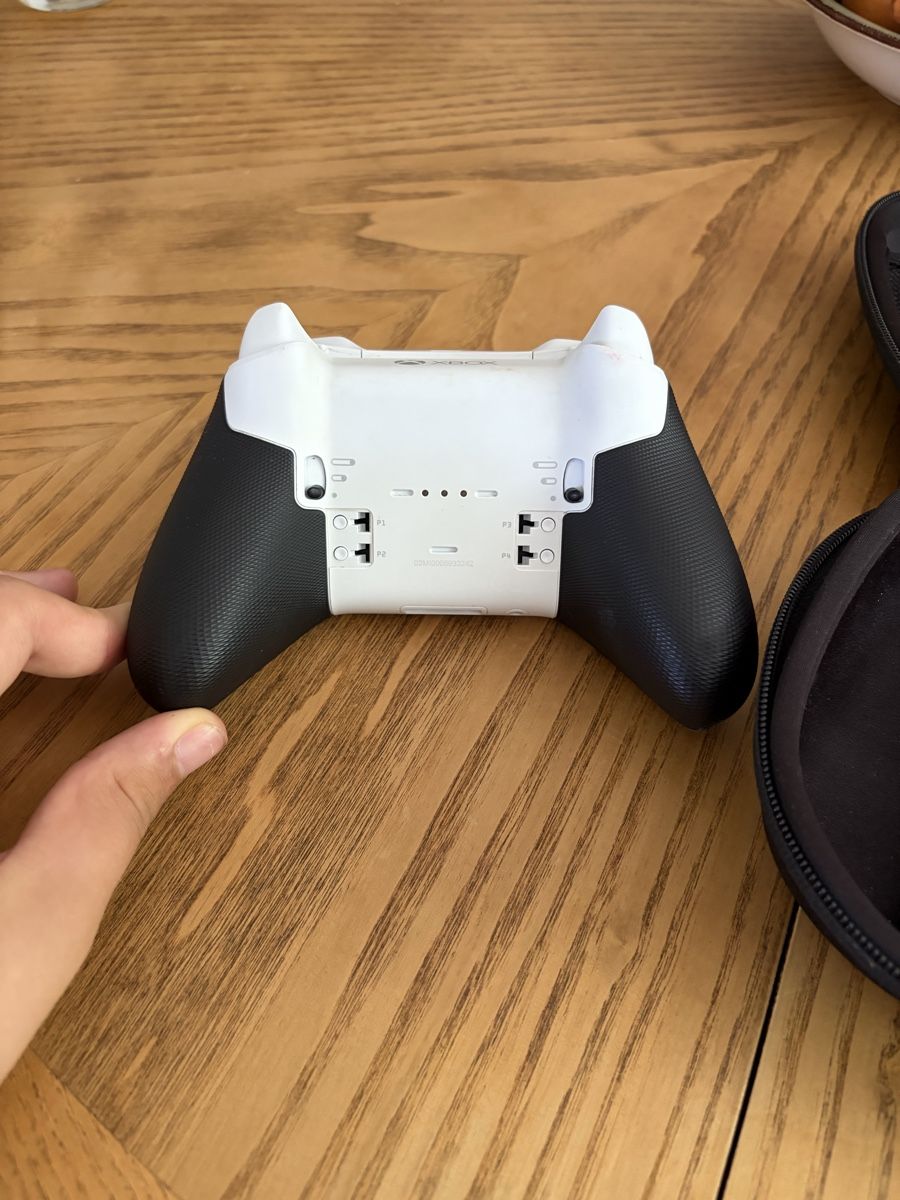 Microsoft Controller: Xbox Elite Series 2 Controller mit Zubehoer und Tasche – Usato da Oberuzwil venduto da jan_gsx2 4