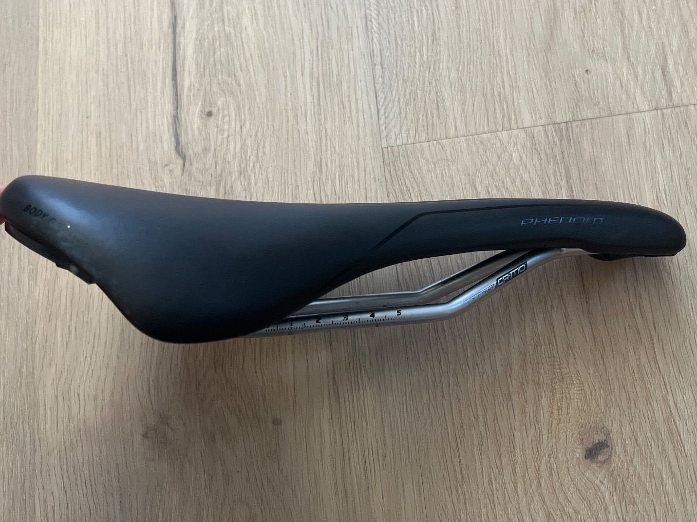 Specialized Sonstiges Radsport Zubehör: Specialized Phenom Expert 143mm - Rennvelo/MTB Sattel – Gebraucht aus Hinwil von  1