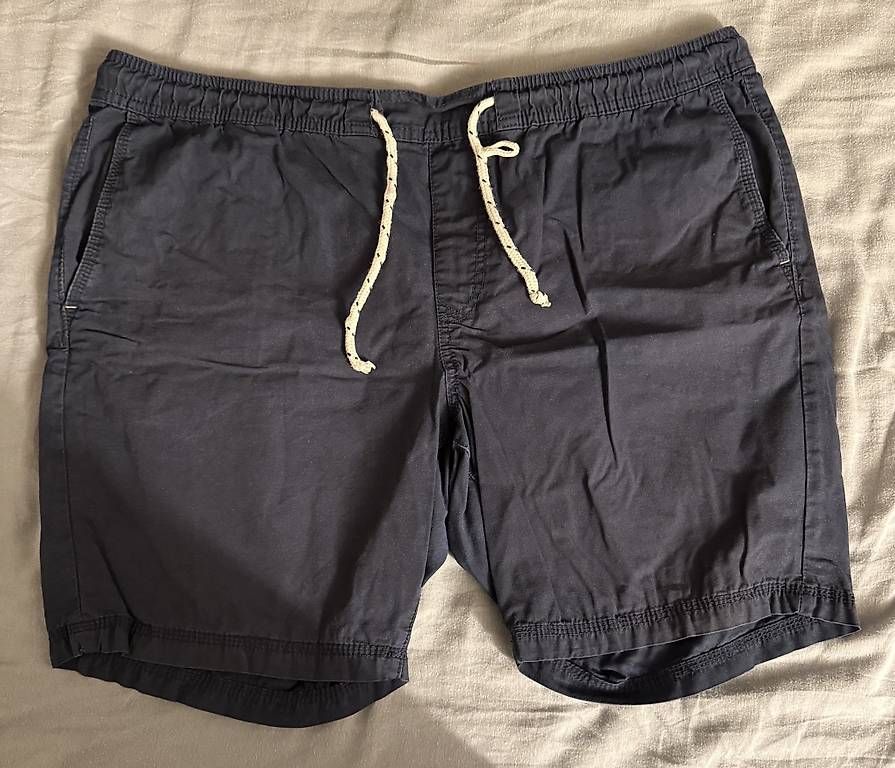Hosen: Blaue Shorts  – Gebraucht aus Wädenswil von dom_pz5d