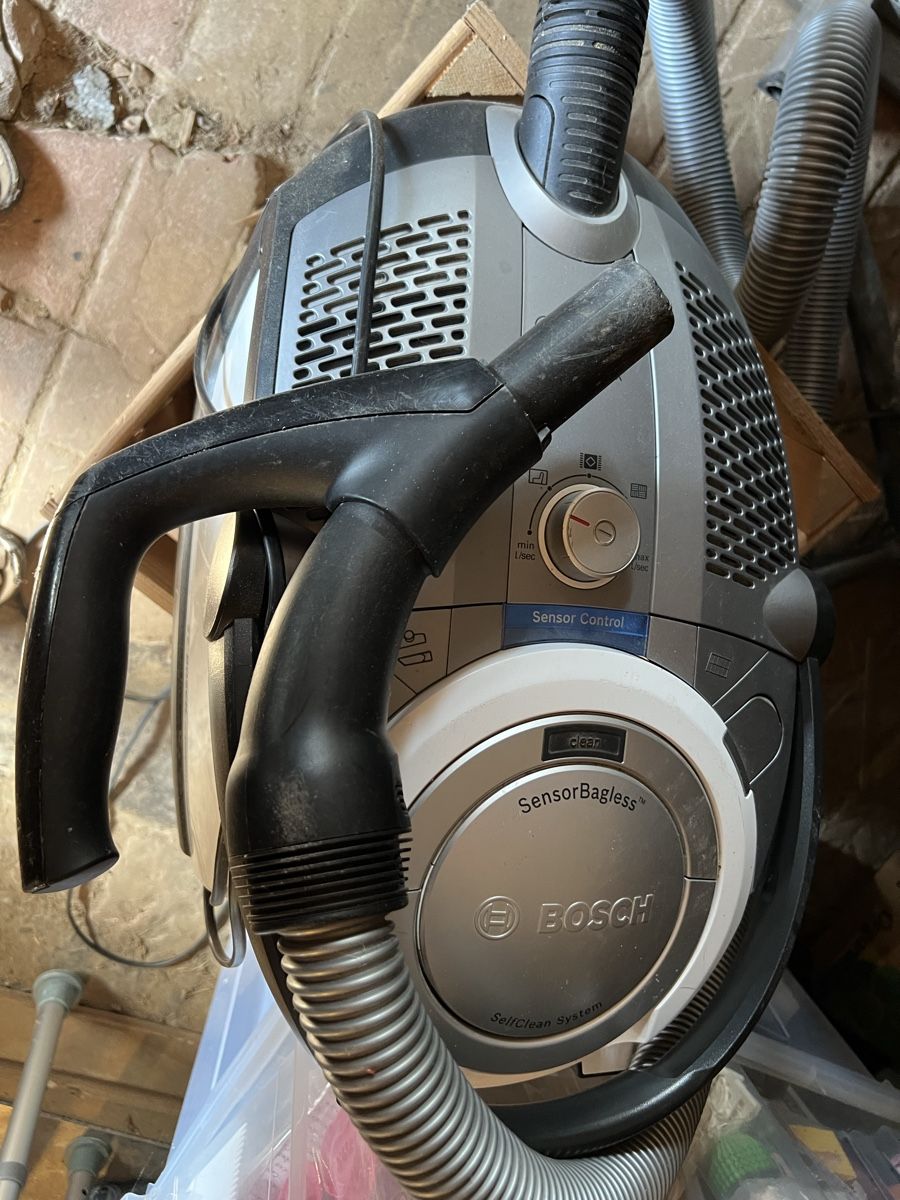 Bosch Aspirapolveri & Accessori: Staubsauger Bosch Beutellos – Usato da Huttwil venduto da luk_9tdh 2