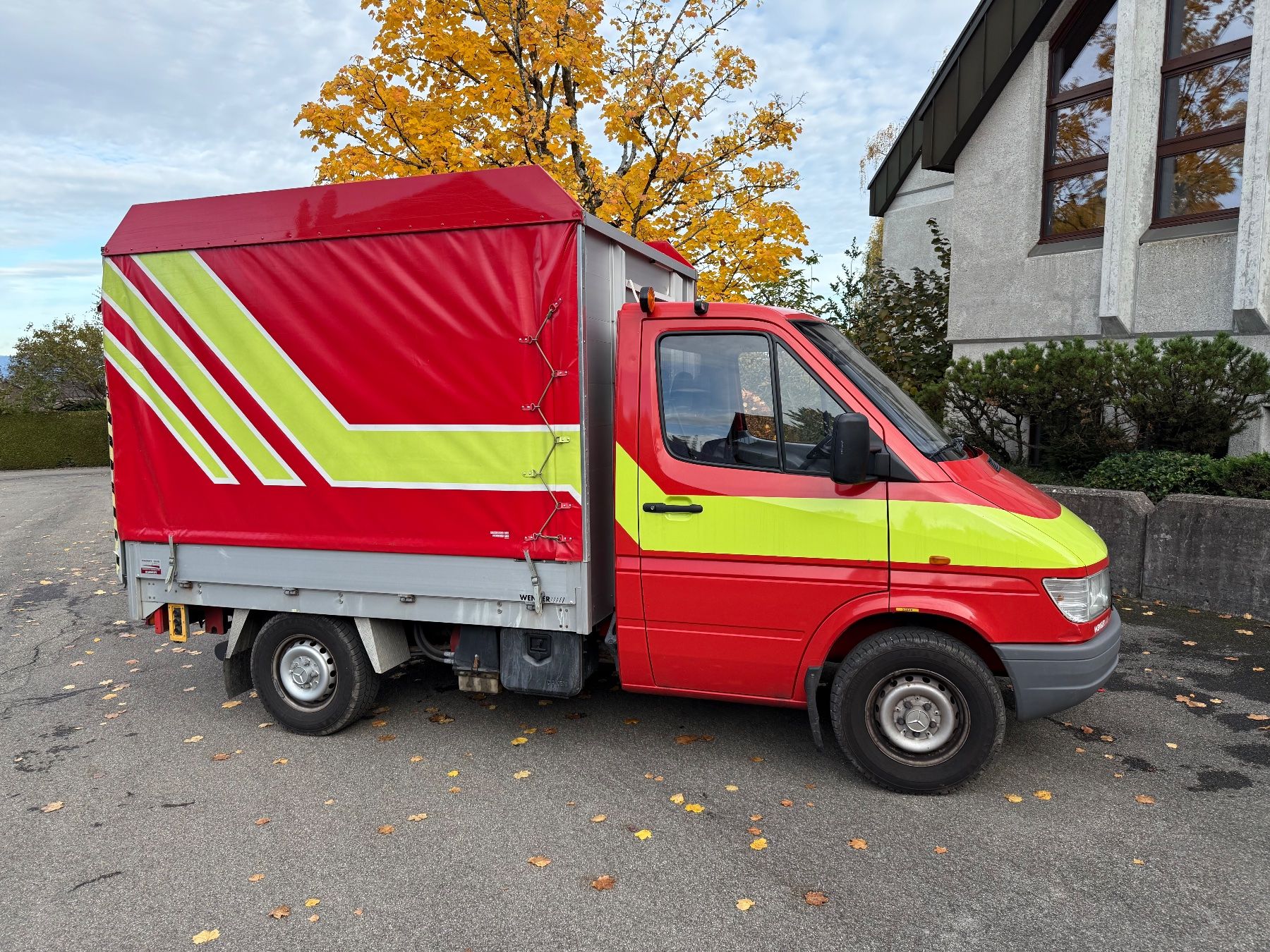 Mercedes-Benz Veicoli commerciali: Mercedes-Benz 310 D mit Hebebühne – Usato da Schönenberg ZH venduto da froggi1 4