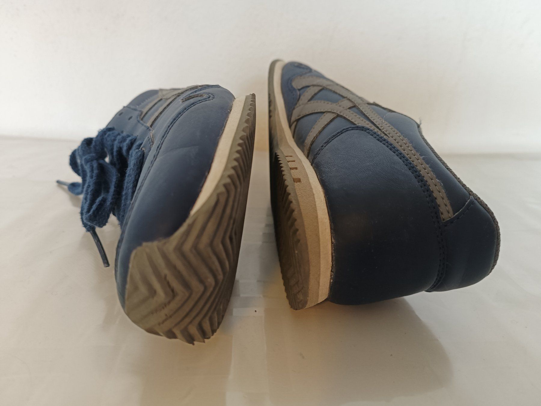 Onitsuka Scarpe da donna: Onitsuka Tiger Sneaker Gr 37.5 Damen blau/grau – Usato da Oberhofen Thun'see venduto da cri_6md2 4