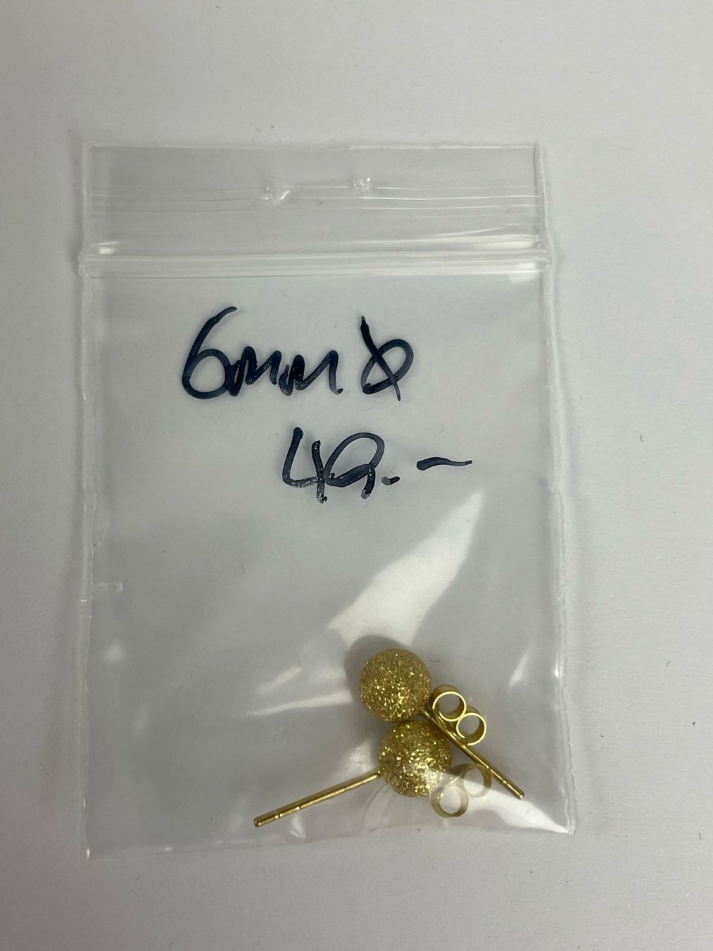Orecchini pendenti & Orecchini a lobo: Ohrstecker Kugel, 6mm Glitzerkugel, Gold – Nuovo e nell'imballaggio originale da Wängi venduto da LiqKojote 1