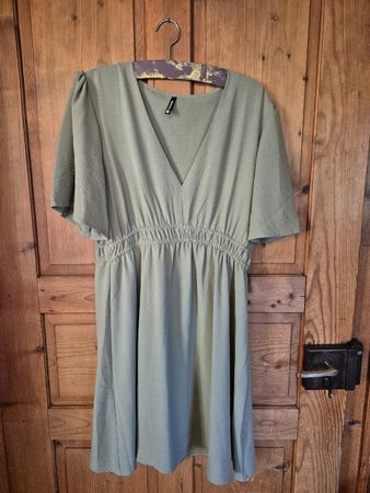 Kleid Chicoree olivgrün kurz Grösse XL guter Zustand