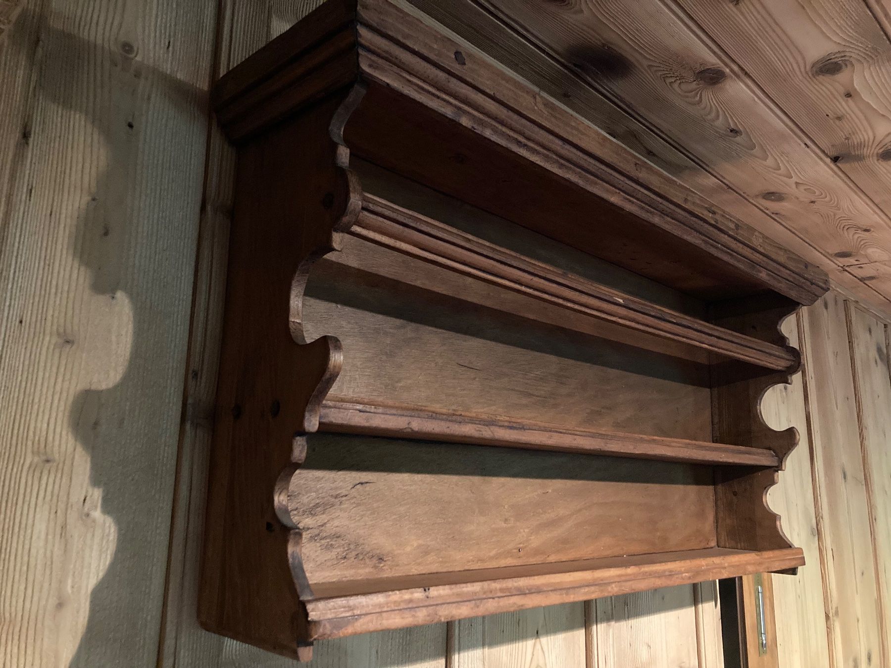 Regale: ANTIK Barocker Tellerboard – Gebraucht aus Uster von bocon01 1