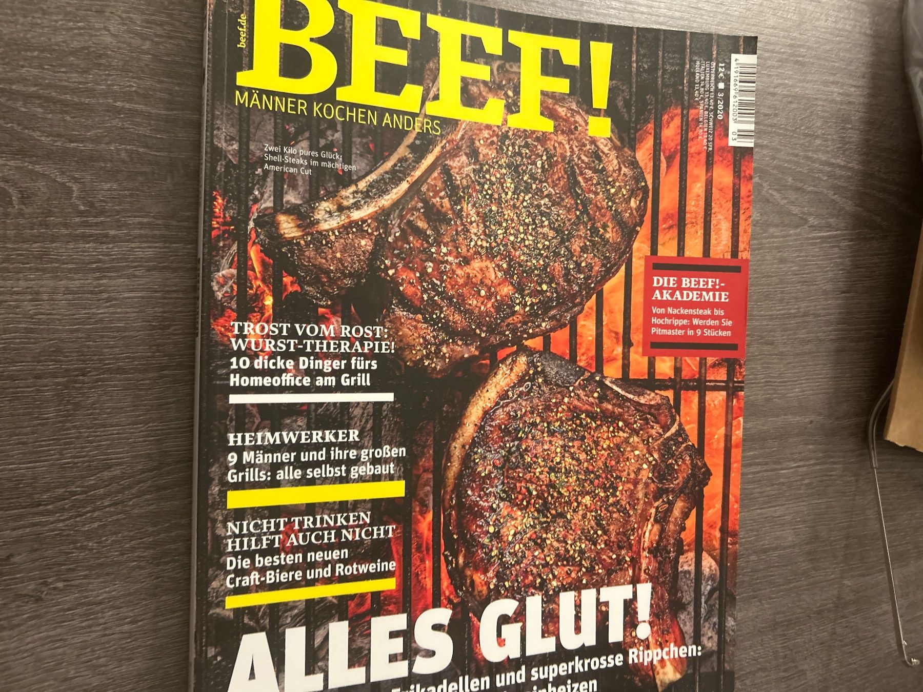 Riviste & Magazine: BEEF! MÄNNER KOCHEN ANDERS Magazin Nr. 57 – Usato da Zollikerberg venduto da Lukem01