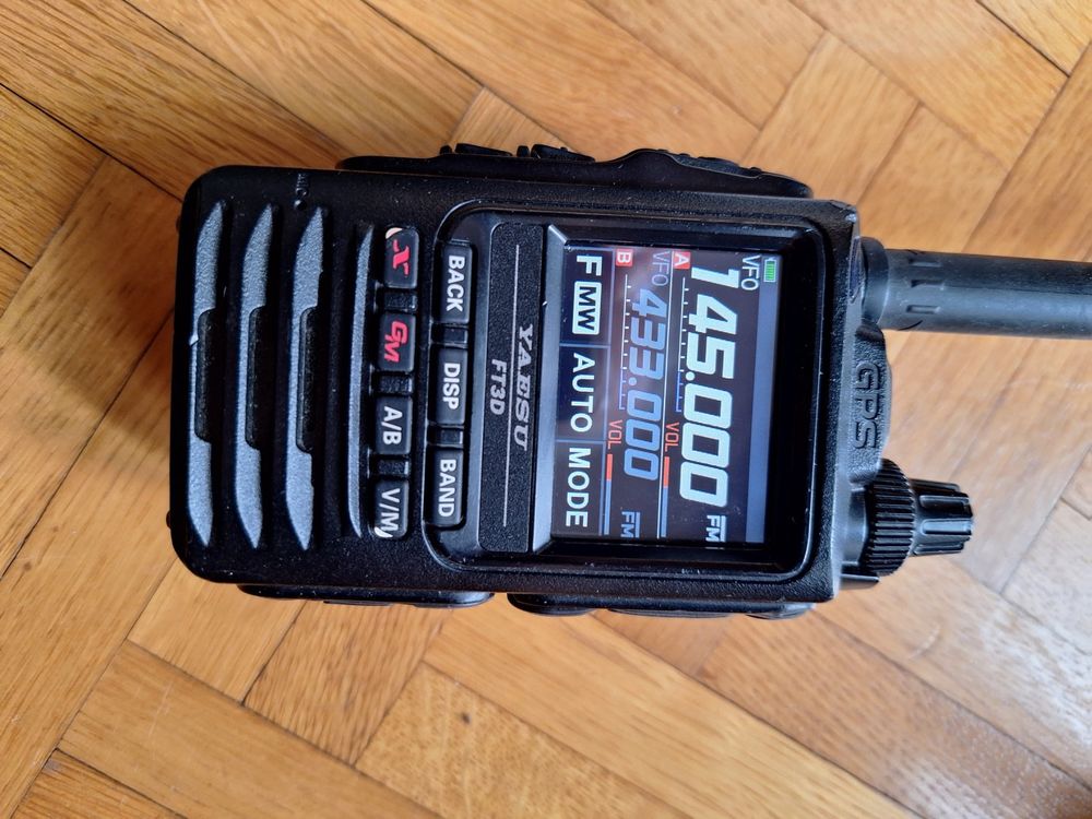 Yaesu FT-3D FM / C4FM Transceiver + Bluetooth Headset BT10 1