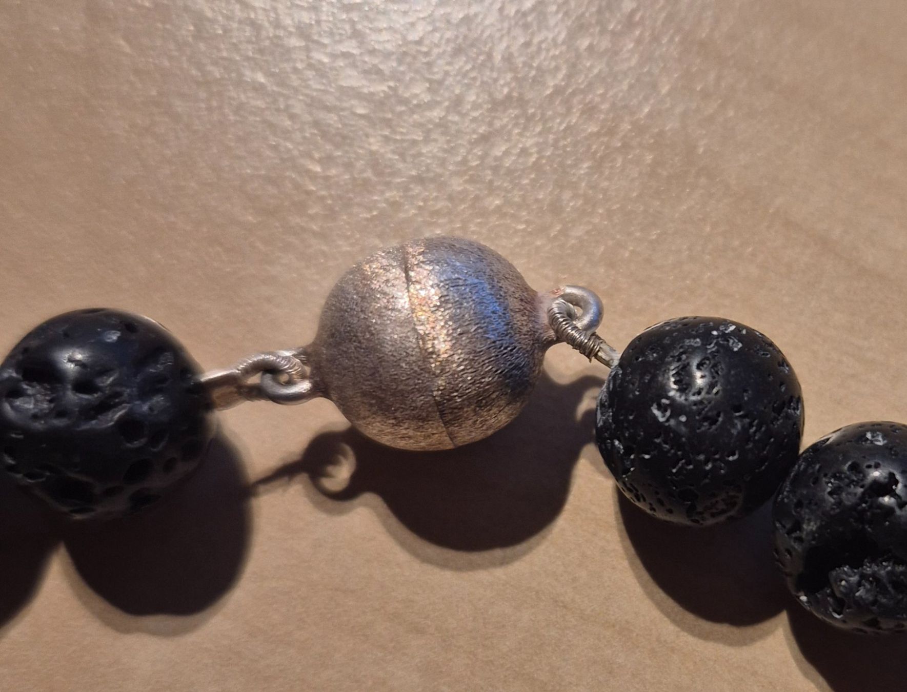 Catenine: Modische Lavastein-Kette mit Magnetverschluss – Usato da Thun venduto da tinu2031 2