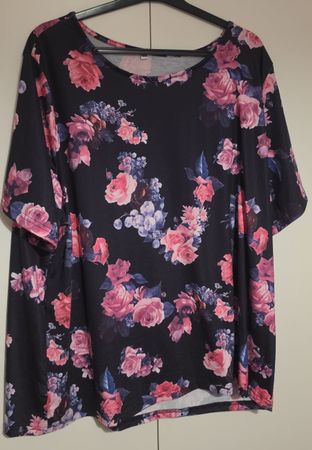 chemisier estivale à fleurs, taille Xll, parfait état!