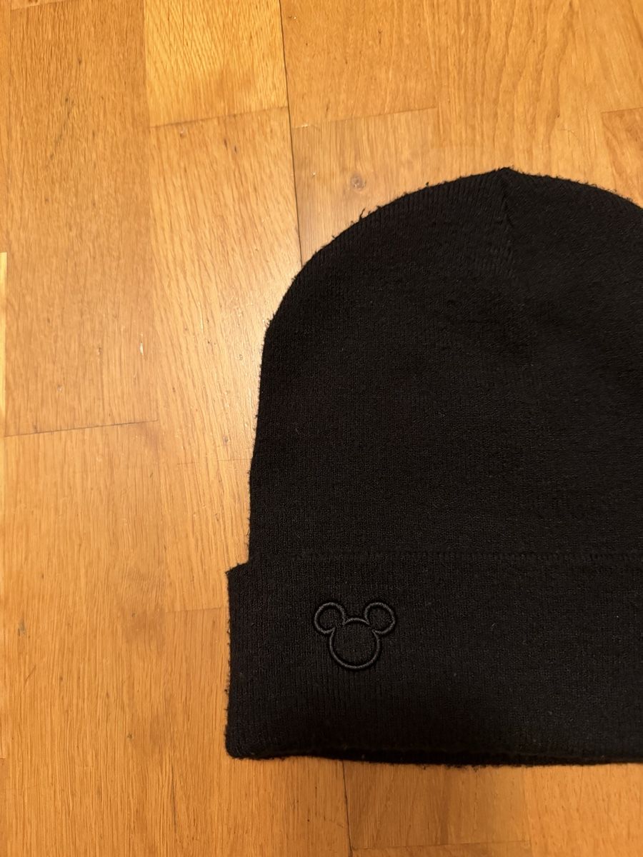 Disney Copricapi, berretti & cappellini: Schwarze Disney Mickey Mouse Mütze, C&A. – Usato da Adliswil venduto da StephanieAnnina 1