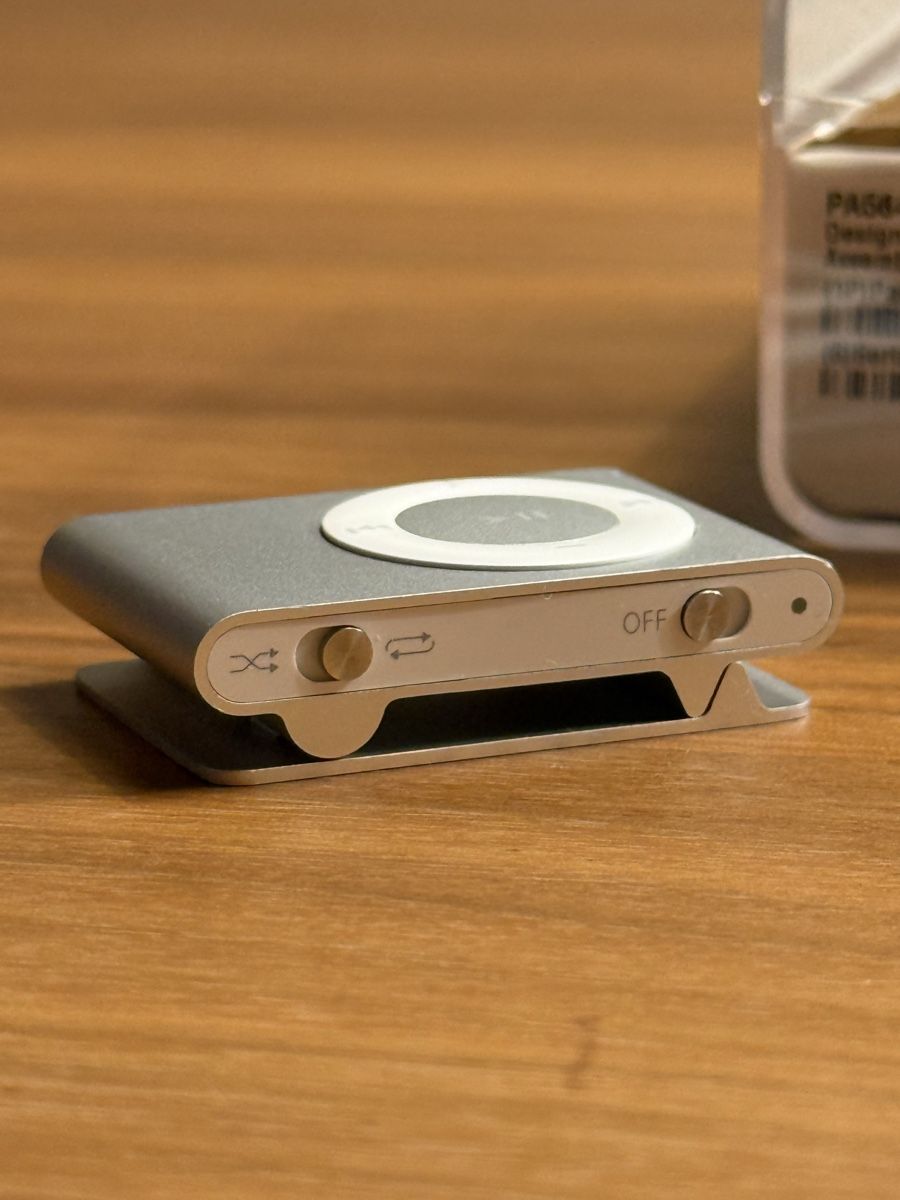 Apple Lettore multimediale portatile: Apple iPod Shuffle silber – Usato da Zürich venduto da sgmiles 3
