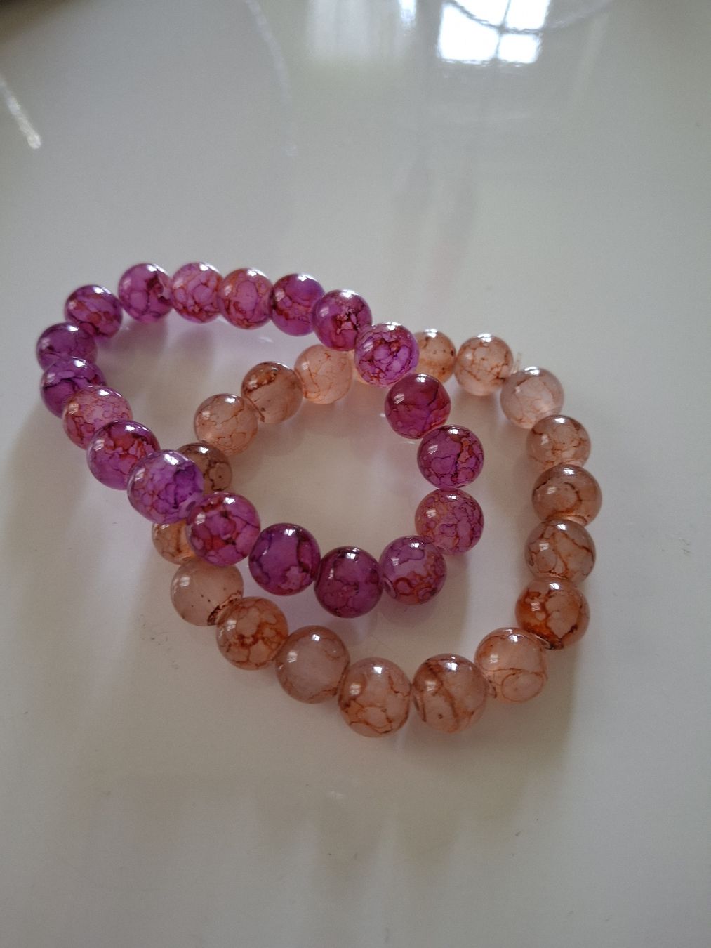 Bracelets: 2 bracelets en perles de verre  – Neuf avec emballage d'origine à Lausanne par Cognitia