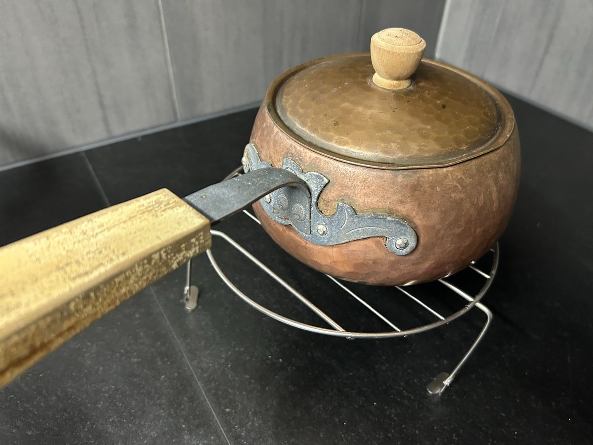 Pfannen: Fondue Topf inkl. Erhöhung – Gebraucht aus Hallwil von Zoeizy 4
