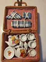 Schönes, uraltes Spiel - Geschirrset    ( Keramik )