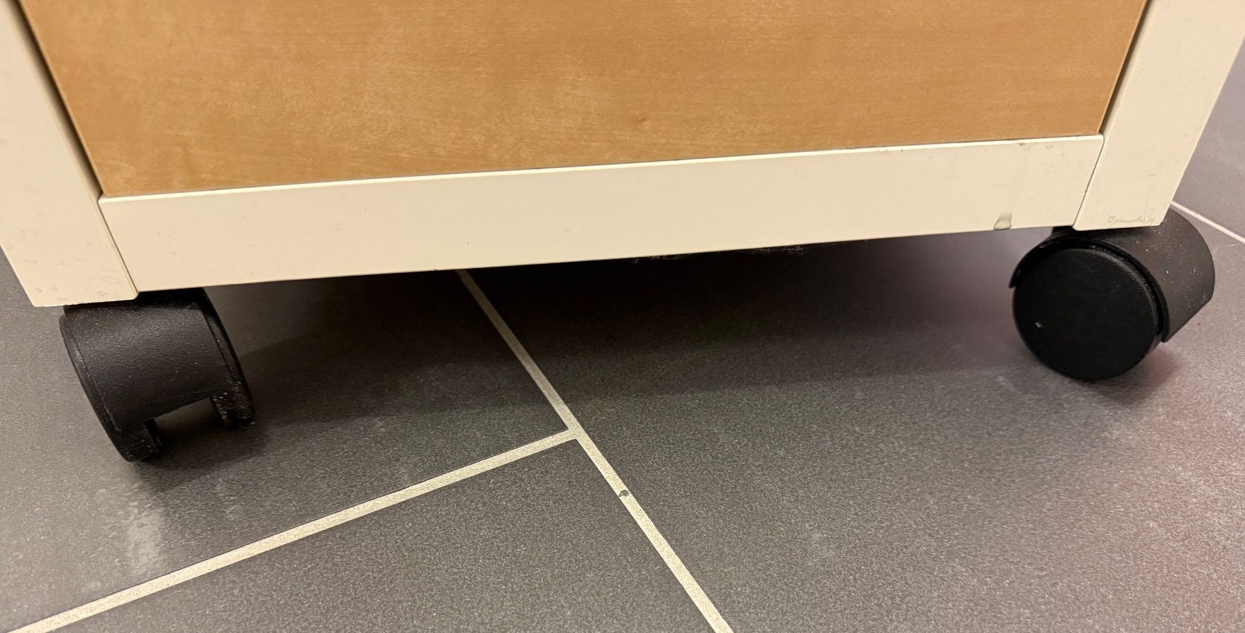 Ikea Banconi: Ikea Rollcontainer / Korpus – Usato da Wiesendangen venduto da Fastwi 4