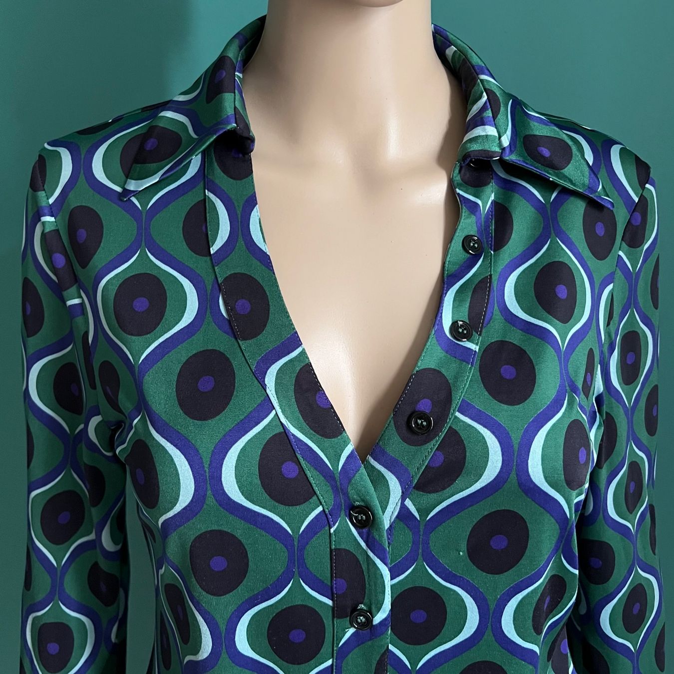 Zara Blusen: gemusterte ZARA Bluse 💚 – Gebraucht aus Zürich von ClosetQueen 1