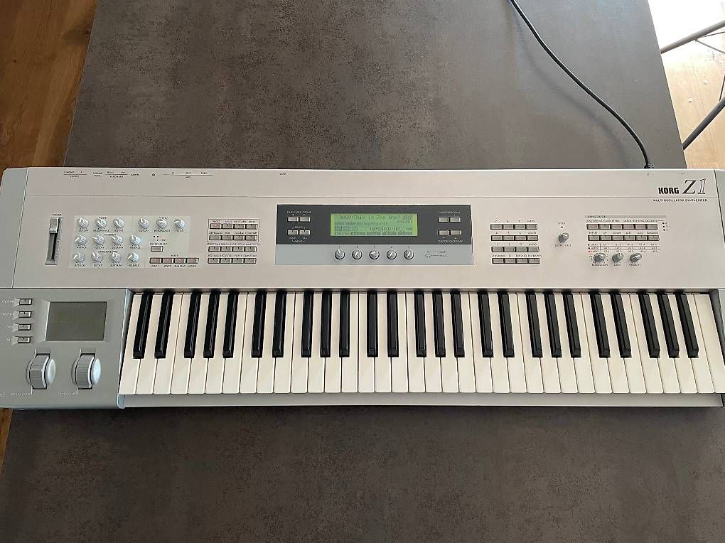 Korg Strumenti musicali: Korg Z1 + RAM Card - High-End Phys.Model Synth., Neuzustand – Nuovo (secondo la descrizione) da Kaltbach venduto da Balmung02