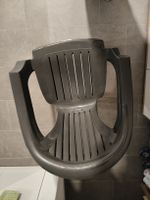 2 Gartenstühle Kunststoff grau guter Zustand