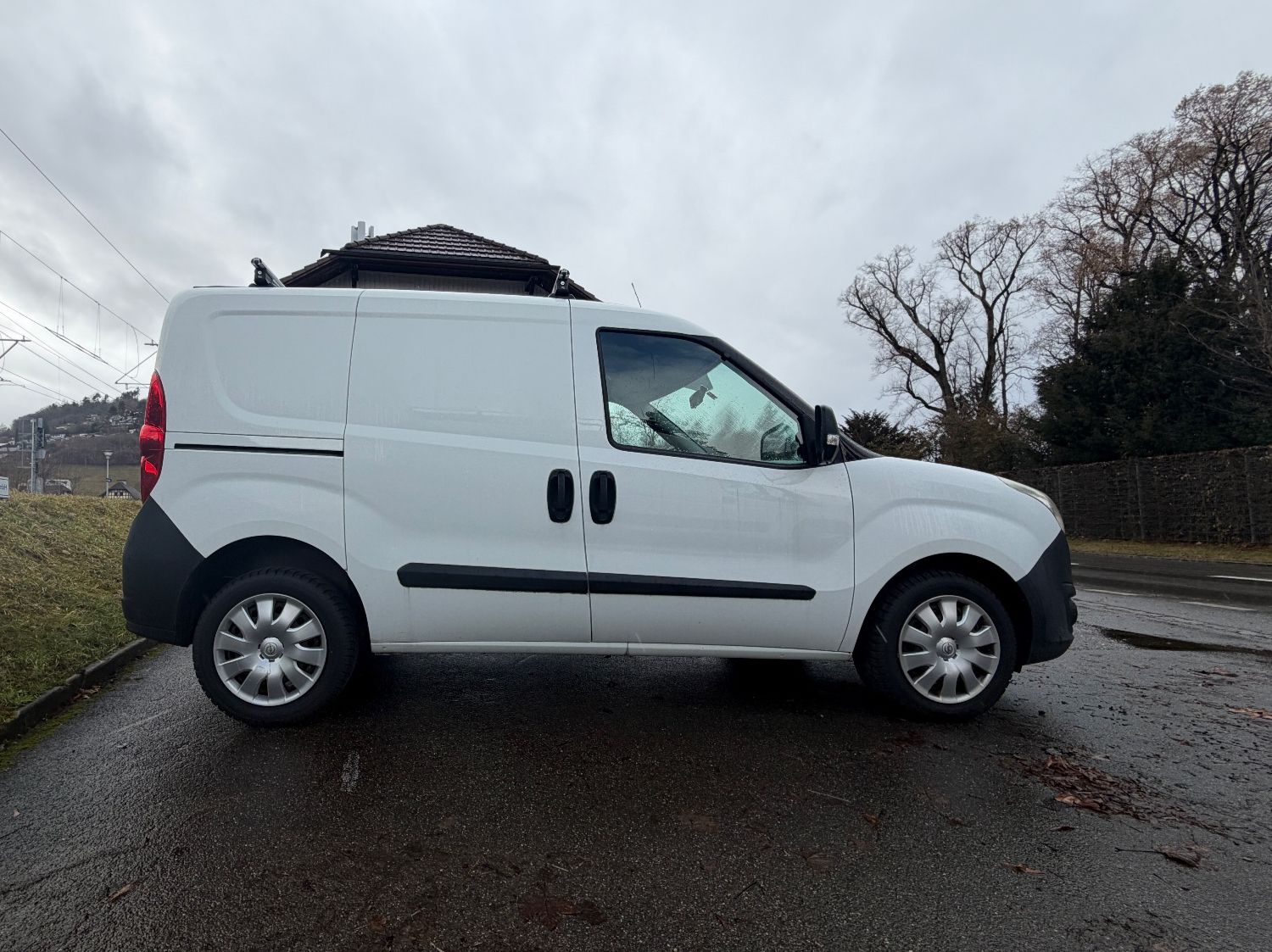 Opel Veicoli commerciali: Opel Combo D 1.4i – Usato da Kehrsatz venduto da luchluc