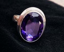 Ring mit facettiertem Amethyst