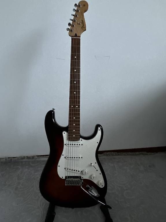 Strumenti musicali: Fender Stratocaster – Usato da Plan-les-Ouates venduto da den_mkx5
