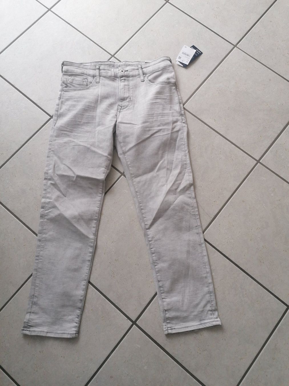 Jeans: Neue lässige bequeme Jeans Gr 32 – Nuovo e nell'imballaggio originale da Lostorf venduto da Luelostorf