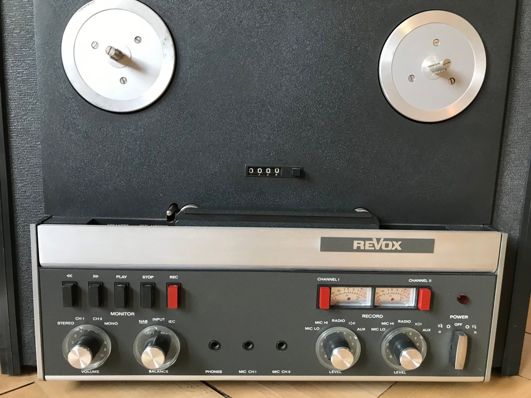 Revox Apparecchi a nastro: Revox A77 MKIII, tragbares Koffergerät – Usato da Zürich venduto da 123kauf 2