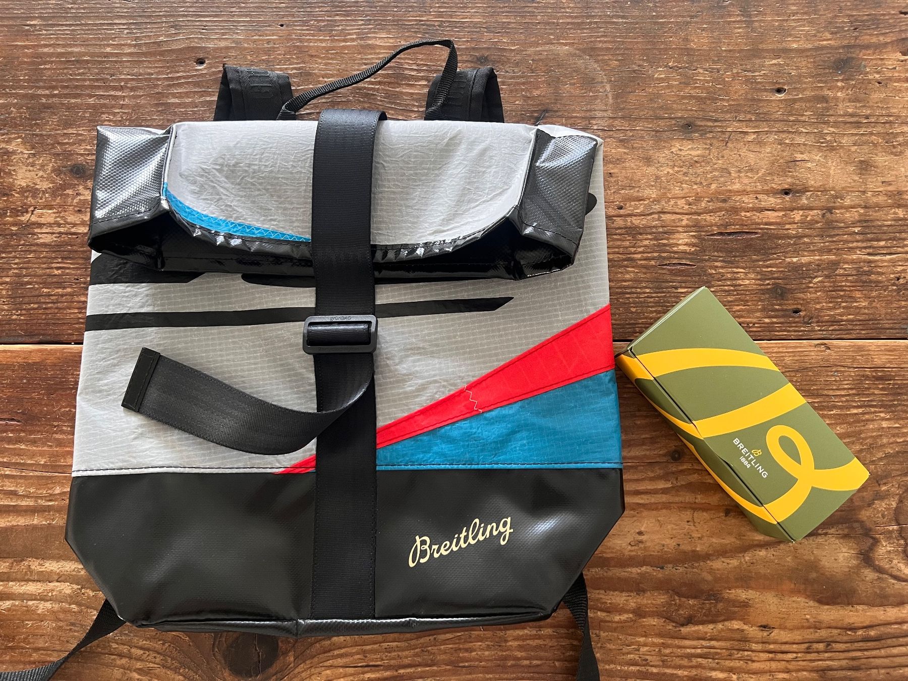 Breitling Montres: Breitling : Sac à dos rolltop & Lunettes de soleil – Neuf avec emballage d'origine à NIDAU par tojili