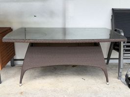 Rattan Gartentisch mit Glasplatte