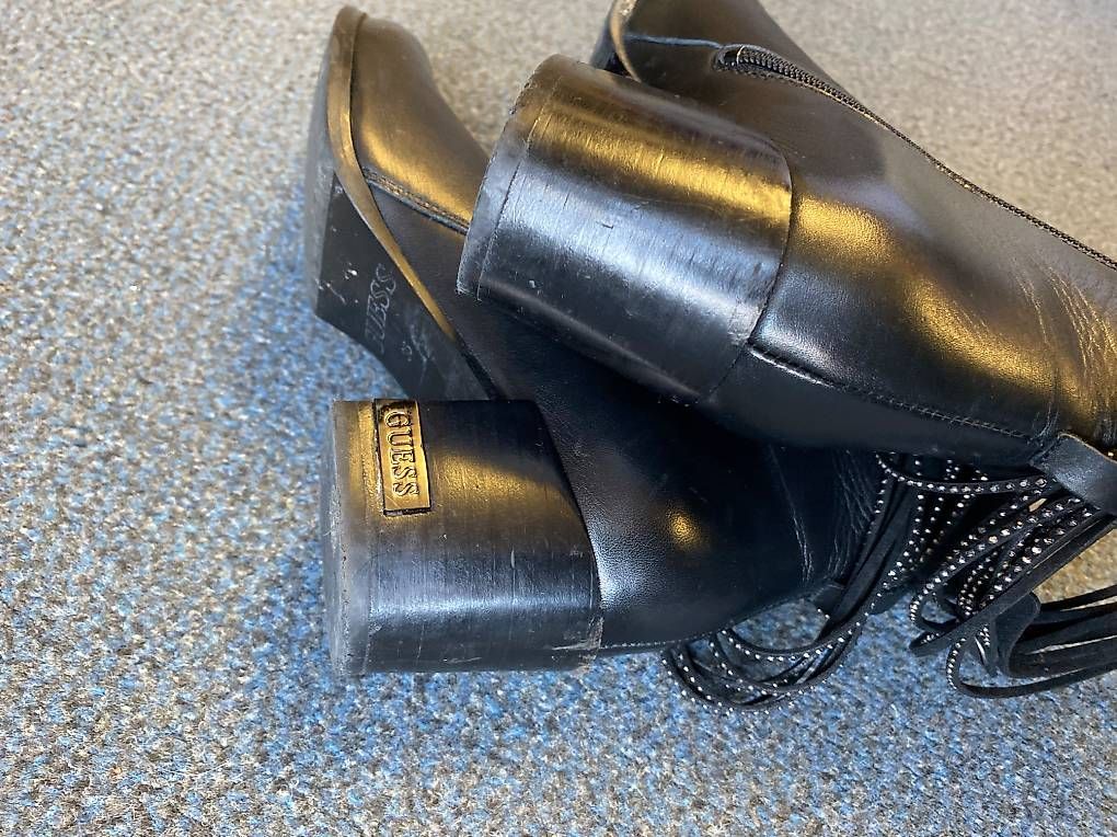 Scarpe da donna: GUESS Stiefelette – Usato da St. Gallen venduto da Konstanza 2