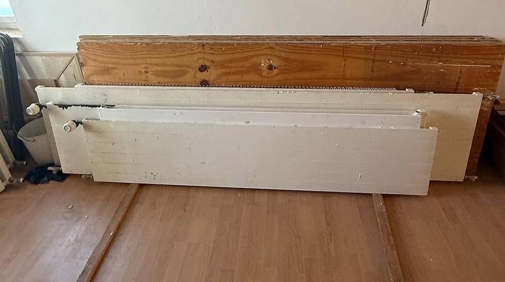 Radiatori: 8 verschiedene Heizkörper – Usato da Sitterdorf venduto da mat_5c6v 3