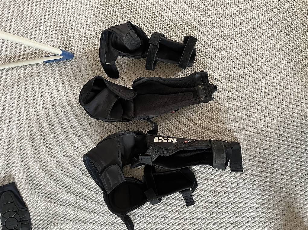 IXS Protezioni & Imbottiture: IXS Knie- und Ellenbogenschoner Grösse M – Usato da Brugg AG venduto da Freeheeler02 1