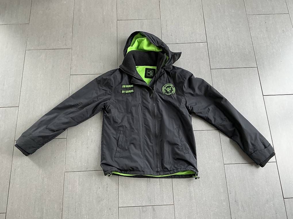 Giacche: Razer Windbreaker Jacke Grösse L – Usato da Allschwil venduto da Xupper