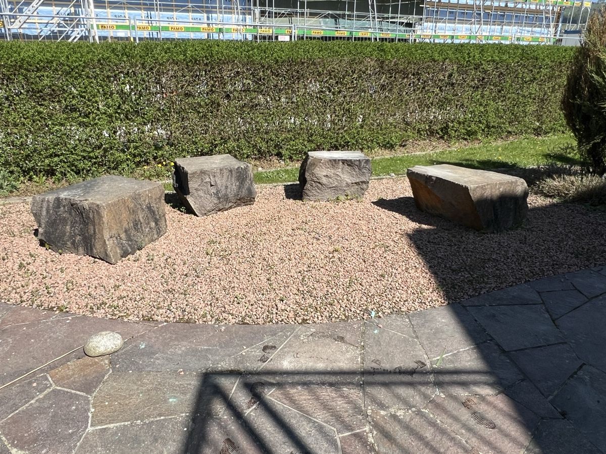 Steine & Dachziegeln: Steine – Gebraucht aus Sursee von Steiner85