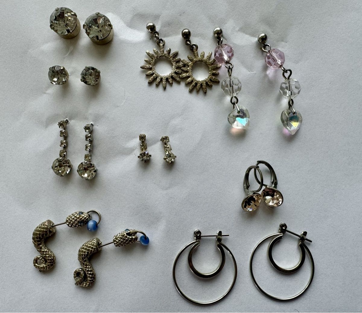 Altri gioielli: 9 Paar Ohrringe, verschiedene Designs – Usato da Honau venduto da sainj
