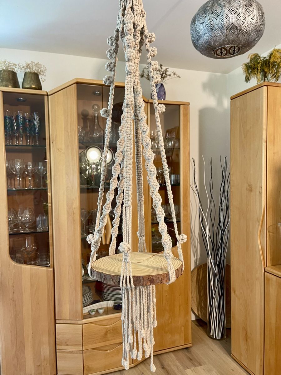 Tutte le decorazioni: 🪵 Makramee Blumenampel mit Glasboden oder Holzplatte🌺 – Nuovo e nell'imballaggio originale da Adliswil venduto da Ajoure_Atelier 3