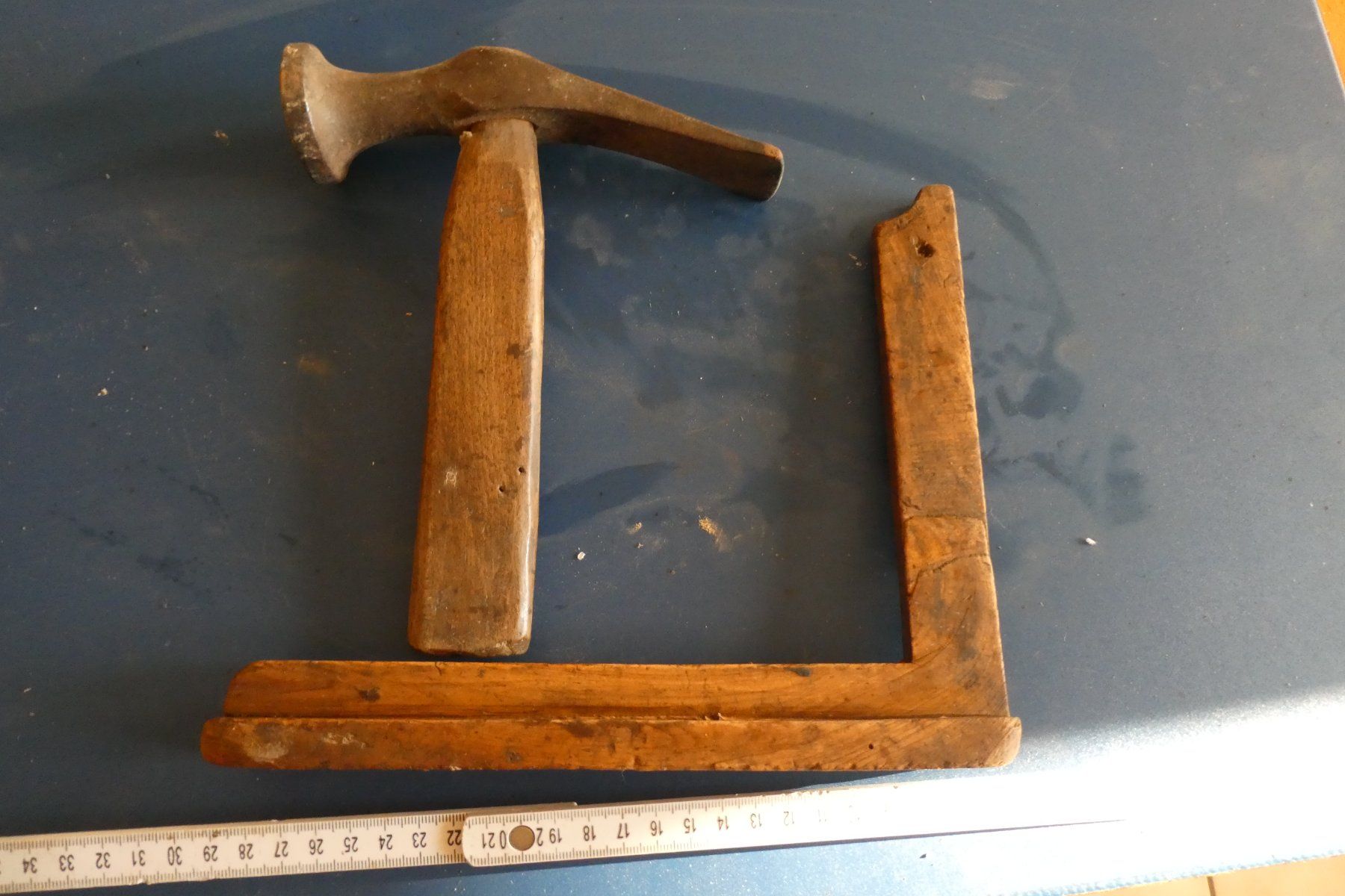 Tutti gli attrezzi: outils marteau /équerre – Usato da Fontaines NE venduto da monloisir