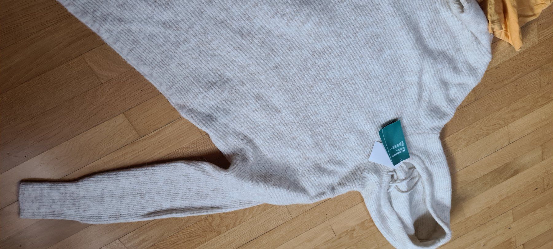 Maglioni & Felpe: Neues Kapuzzenpulli mit Shirt gr.M – Usato da Ferden venduto da jemyce 3