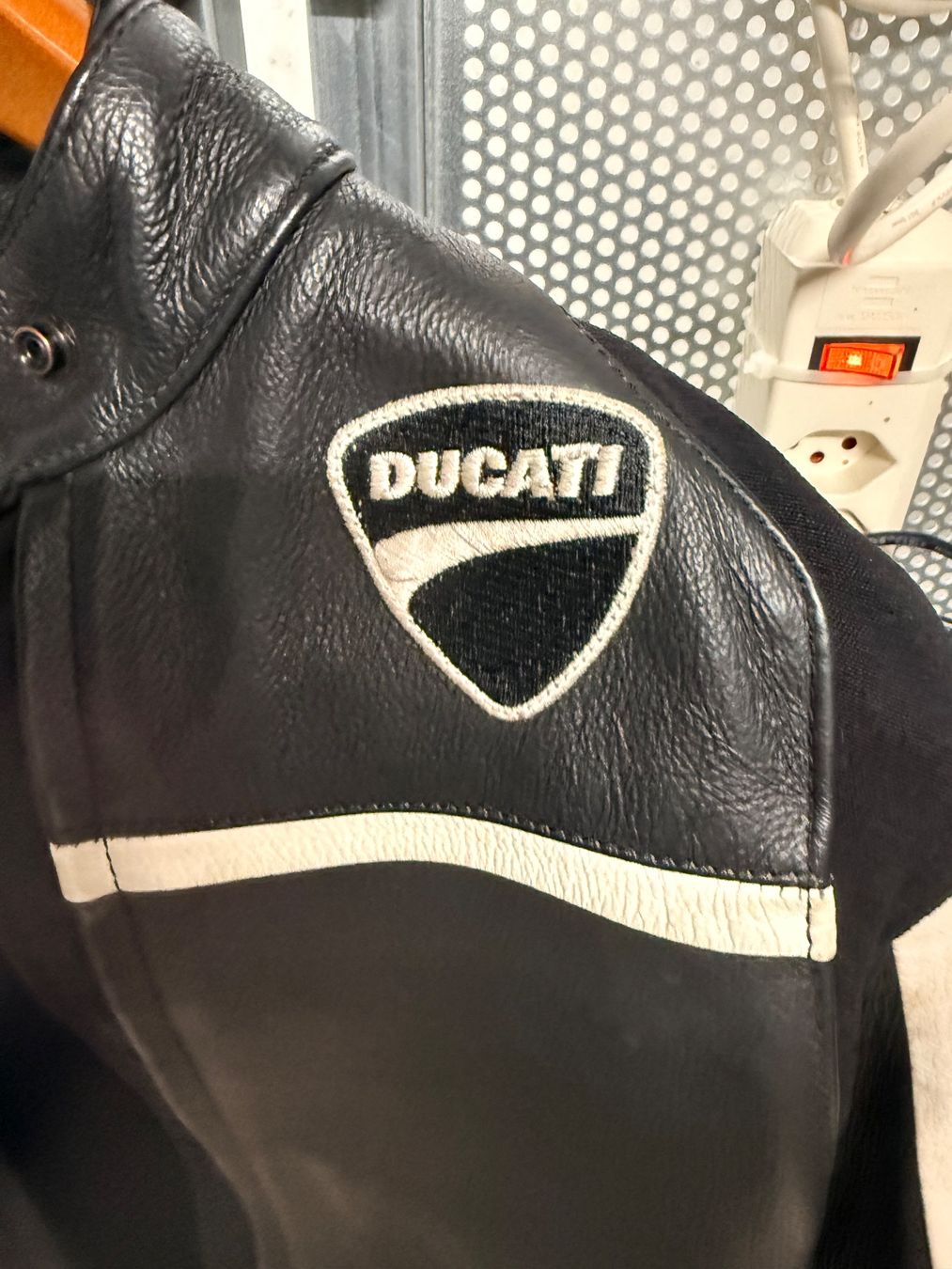 Ducati Giacche: Ducati Motorradjacke It Gr 40 (XS) – Usato da Uster venduto da Figarosmeow