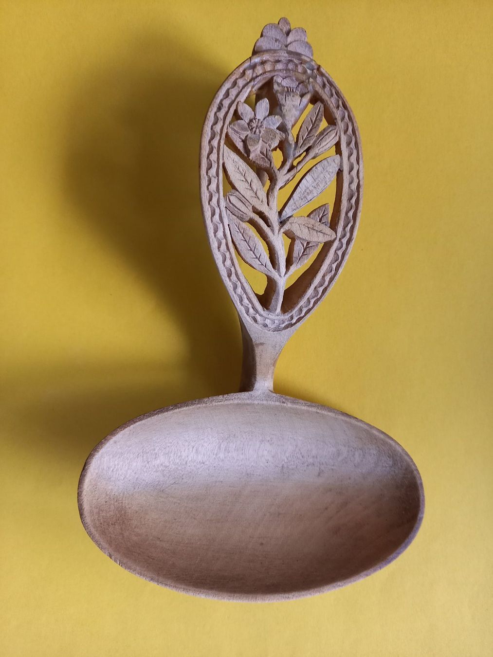 Cucchiai: Cuillère à crème ancienne en bois - Fleurs – Usato da Rossens FR venduto da Souris1