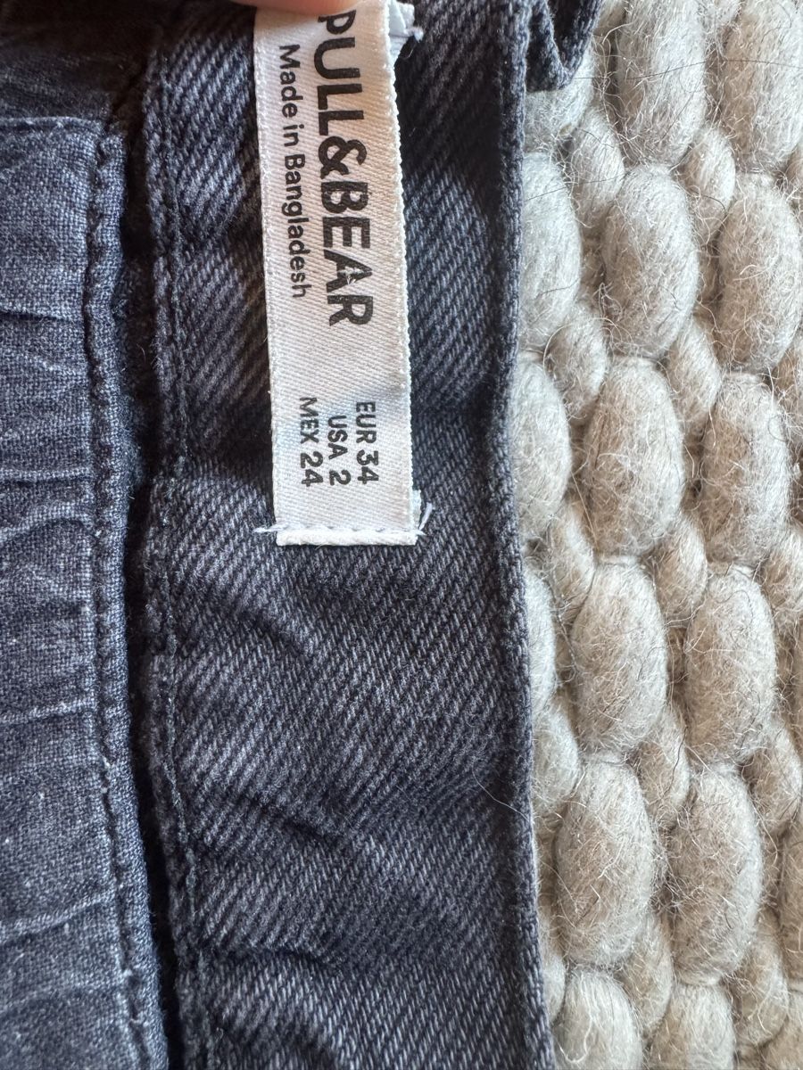 Pull&Bear Jeans: Jeans Shorts – Usato da Ebmatingen venduto da F.Bullet 1